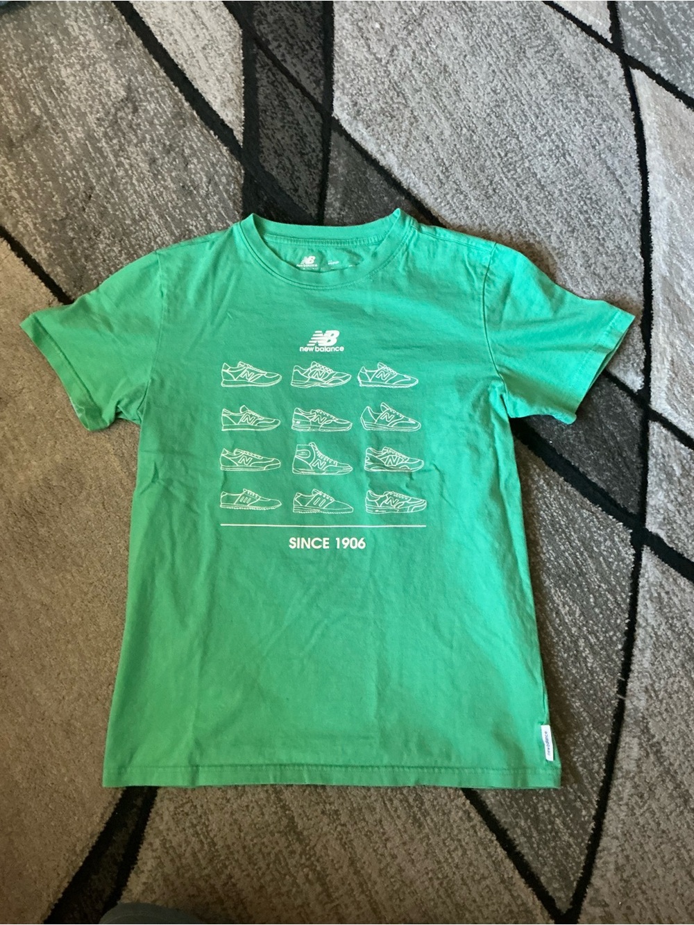 Size Medium - New Balance Logo 1906 Sneakers Green Cotton Short Sleeve Tee Shirt
